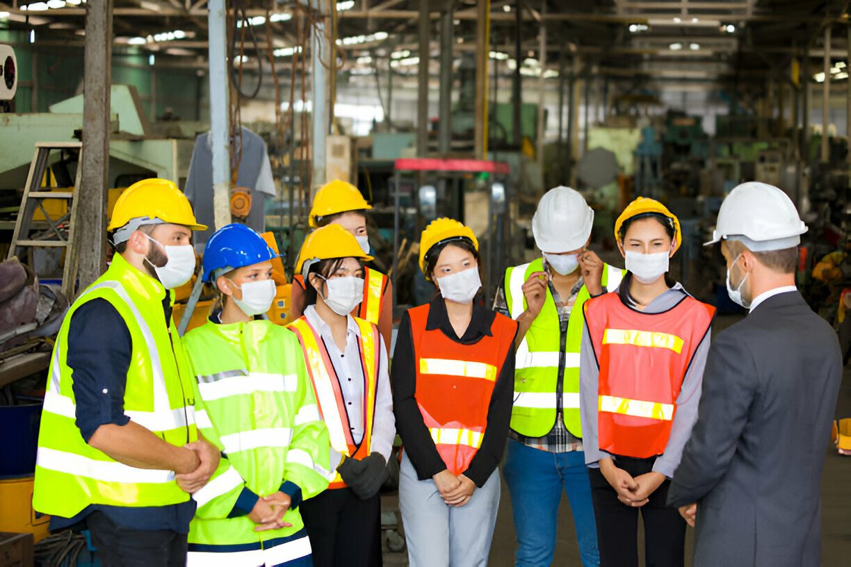 grupo trbajadores y gerente